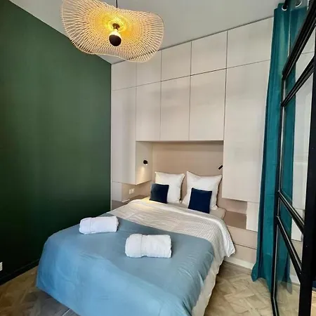 New - Cosy - 10 Min Walk To The ! דירה